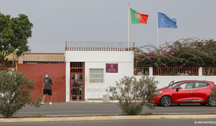 Empresas em Cabo Verde cobram mais de 180 euros para agendar vistos para Portugal