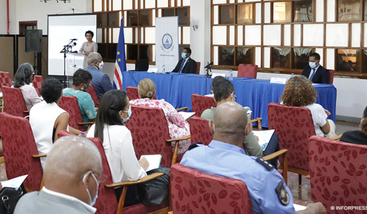 Cabo Verde vai criar condições para o uso de pulseira electrónica para penas de prisão domiciliária