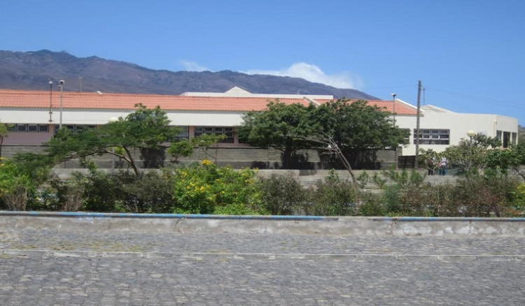 Ministério da Educação instaura inquérito a professor acusado de propaganda nas aulas em Porto Novo