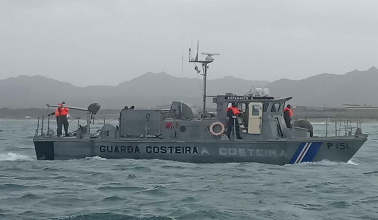 Guarda Costeira investiga encalhe do Navio-Patrulha "Espadarte"