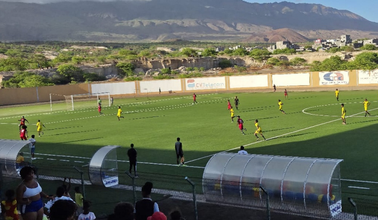 Porto Novo: V&atilde;o avan&ccedil;ar as obras nos balne&aacute;rios do Est&aacute;dio Municipal