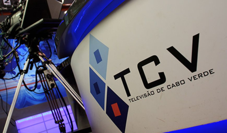 AJOC indignada com sanção disciplinar à jornalista Dina Ferreira