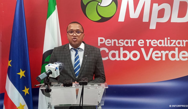 Miguel Monteiro na BVCV. MpD garante que nenhum gestor público aufere salário superior a 300 mil escudos