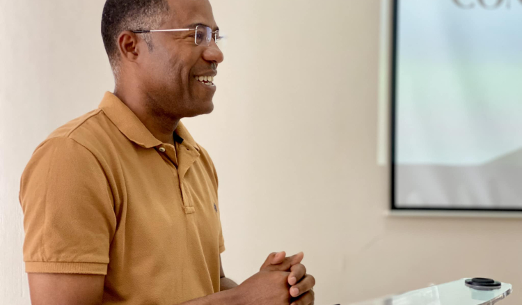 Desenvolvimento, inclus&atilde;o e turismo s&atilde;o foco da visita do l&iacute;der do PAICV &agrave; ilha do Sal