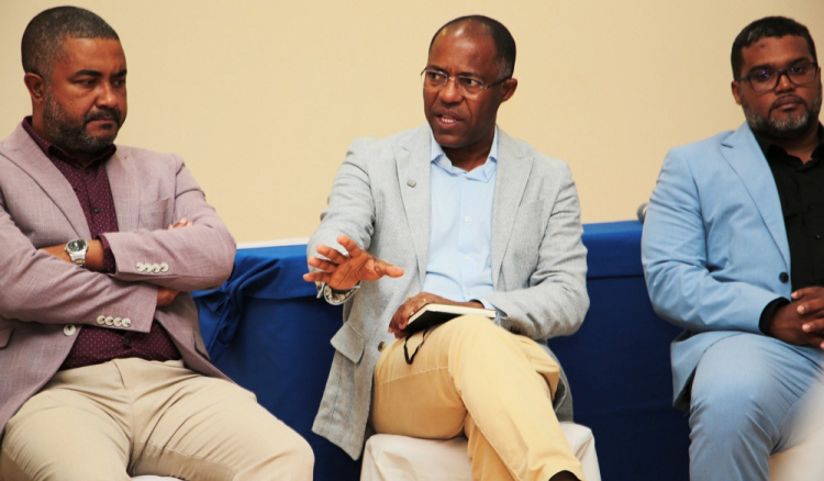 Francisco Carvalho: &ldquo;Maior projeto social de qualquer pa&iacute;s &eacute; o emprego&rdquo;