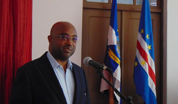 Cabo Verde nomeia arguido já acusado e sob TIR como embaixador