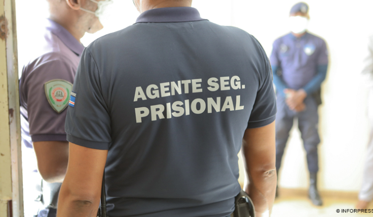 Agentes de segurança prisionais denunciam insegurança nas cadeias e ameaçam com greve de três dias