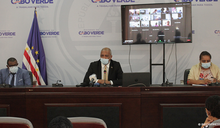 Ministro da Saúde diz que luta contra covid-19 é uma “maratona” que vai durar “muito tempo”