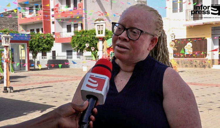 “Nunca me senti diferente por ser albina e apesar das minhas limitações vivo como uma pessoa ‘normal’” – empreendedora