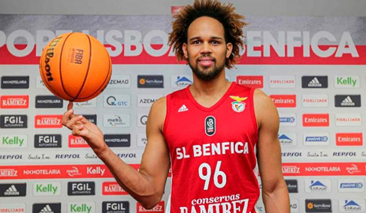 Basquetebolista Ivan Almeida (Benfica) a caminho do Sporting de Portugal