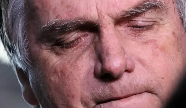Bolsonaro atrás das grades