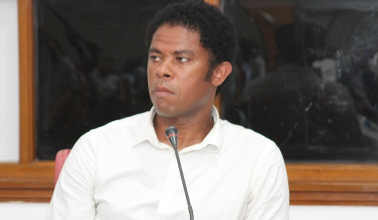 Um académico que transporta dentro de si um agricultor e se revela poeta maior