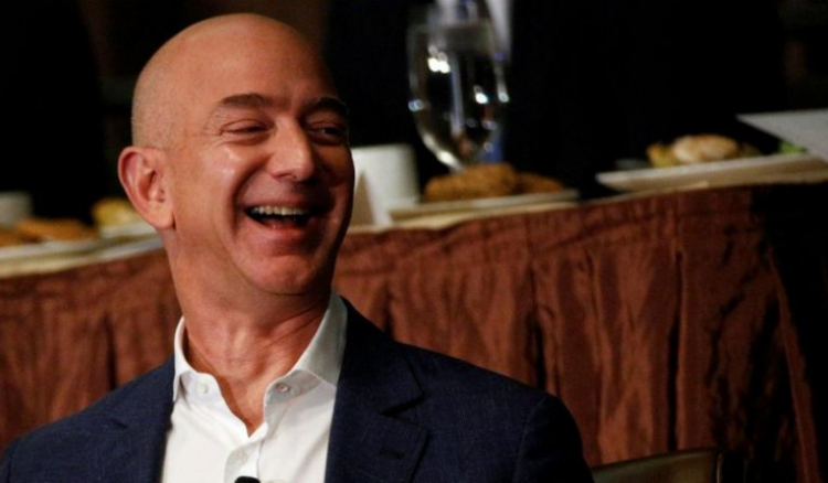 Jeff Bezos. Eis o homem mais rico da história