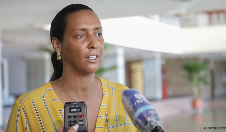 Janira Hopffer Almada alerta para a realidade do “machismo feminino” em Cabo Verde