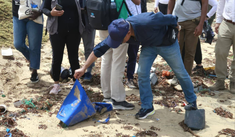 PR lan&ccedil;a debate sobre Santa Luzia, ilha contaminada por pl&aacute;stico