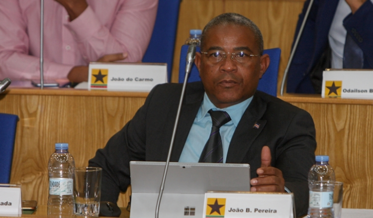 PAICV debate os limites das privatizações num estado pequeno e insular como Cabo Verde