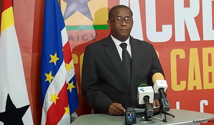 PAICV acusa Governo de continuar a “enterrar dinheiro” na empresa Cabo Verde Airlines