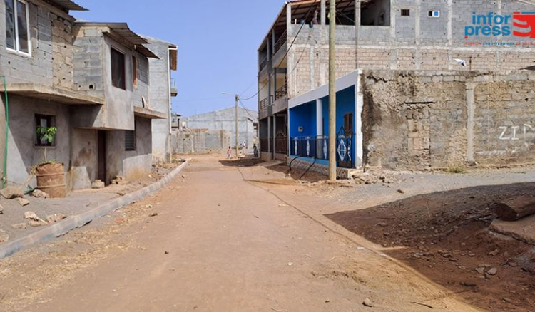 São Miguel. Moradores de Kizomba exigem esclarecimentos sobre obras de requalificação urbana paralisadas