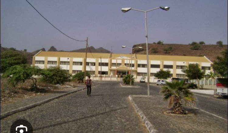 Desaparecimento de alfaiate obriga ao adiamento da cerimónia de finalistas na Escola Secundária de São Miguel