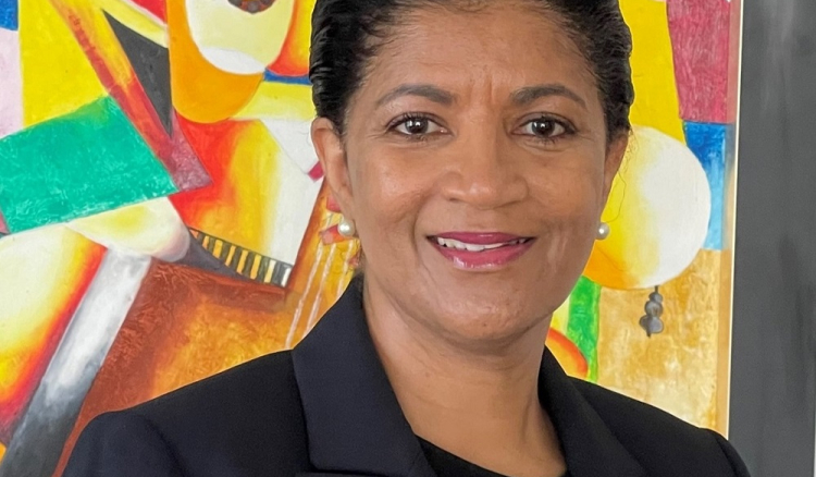 Lígia Fonseca quer uma mulher a liderar o parlamento