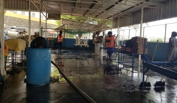 Câmara da Praia promove campanhas de limpeza nos mercados municipais