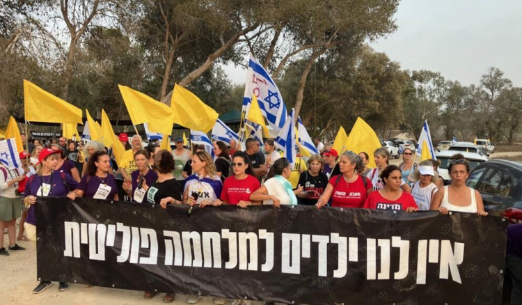 Mulheres israelitas lideram protestos pelo fim da guerra em Gaza