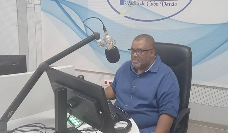 Director da Rádio de Cabo Verde manifesta “total apoio e confiança” no jornalista Carlos Santos