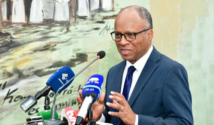 Mensagem de Ulisses apresenta cabaz de promessas com olhos postos em 2026