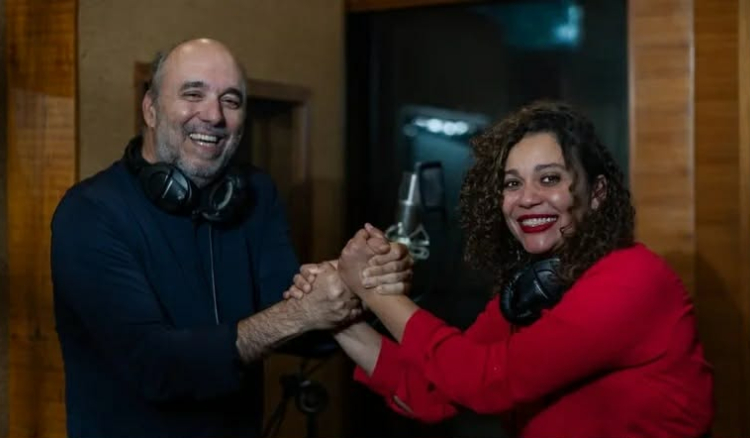 Solange Cesarovna participa em show de Juca Novaes no Brasil