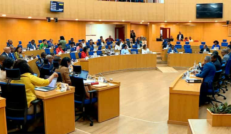 Só o MpD disse “sim” ao último orçamento de Ulisses e Olavo