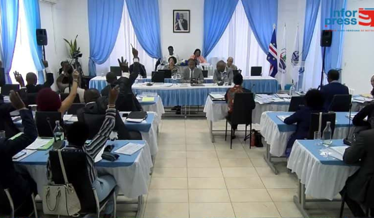 Praia: Assembleia Municipal aprova orçamento “robusto e responsável”