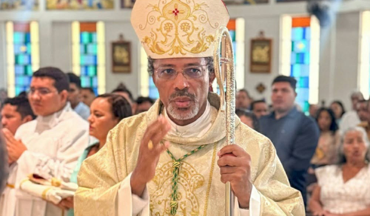 Novo Bispo de Santiago &eacute; empossado quinta-feira