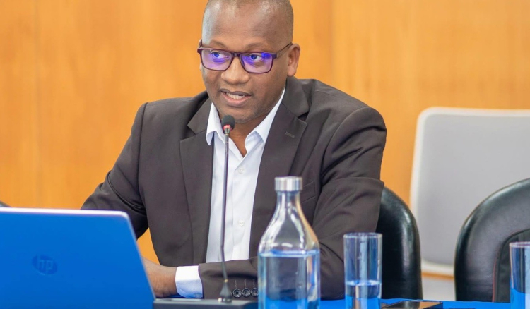 A Nova Pol&iacute;tica Americana e o Futuro de &Aacute;frica: Um Chamamento &agrave; Autonomia