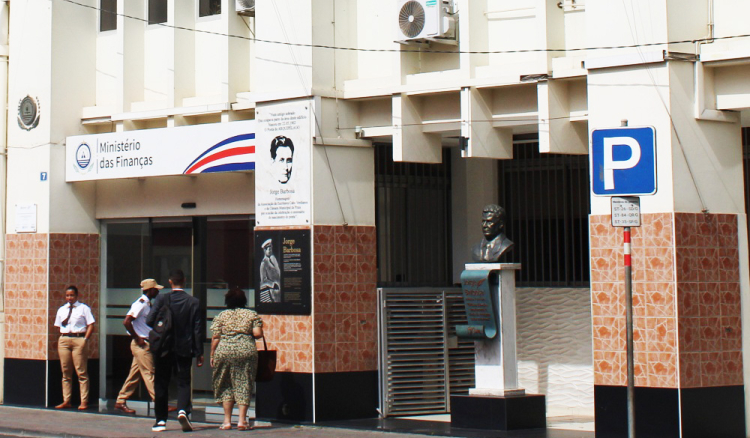 UASE assinou contrato ilegal com escrit&oacute;rio de advogados de antigo primeiro-ministro