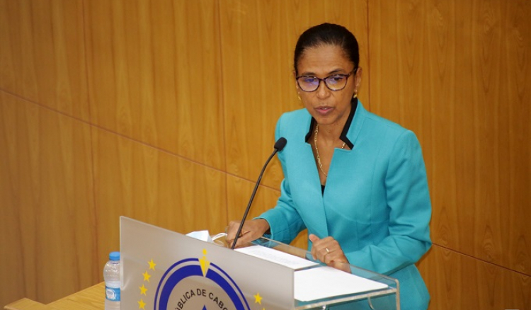 Governo vai adiantar 83 mil contos à Câmara da Praia para obras do PRAA – Eunice Silva