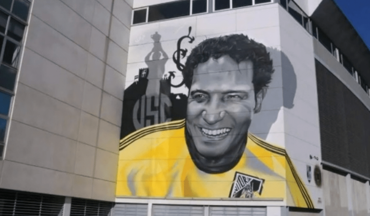 Mural que “perpetua sorriso de Neno” inaugurado no Estádio D. Afonso Henriques