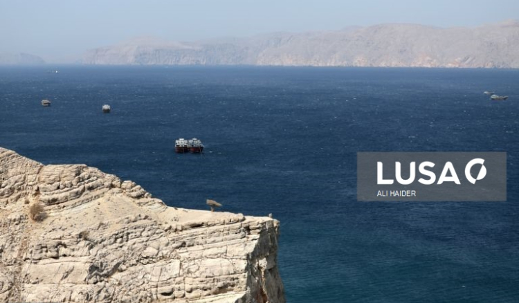 Ir&atilde;o reabre totamente estreito de Ormuz