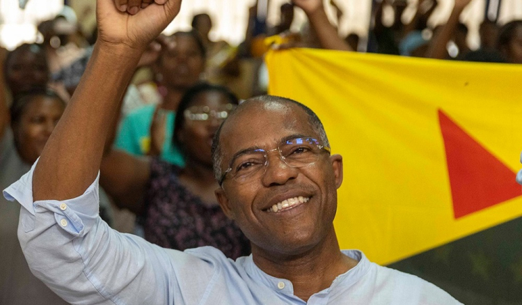 Após abertura do ano político, Francisco Carvalho tem comício em São Vicente