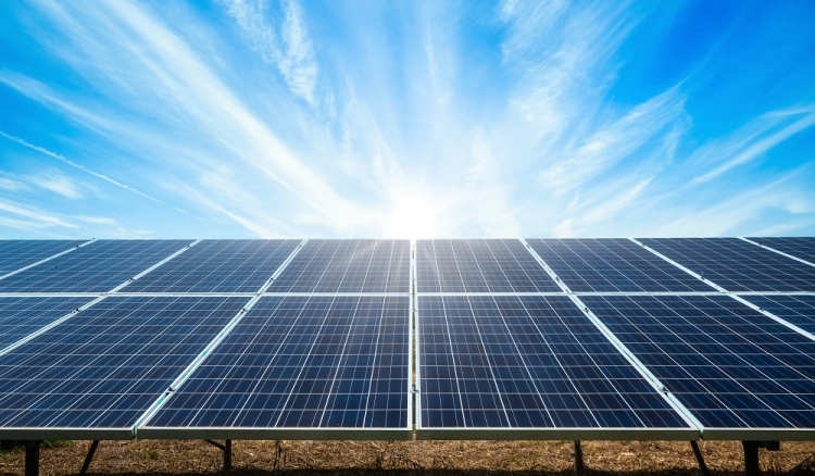 Cabo Verde quer painéis solares em 32 centros de saúde para garantir autoconsumo