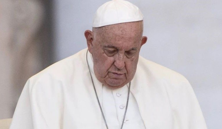 Papa Francisco escreve no hospital mensagem contra aborto e eutanásia