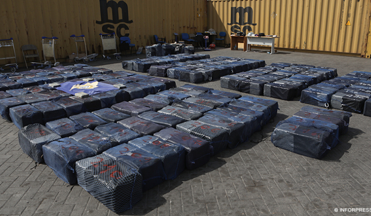 Indivíduos detidos com 5,6 toneladas de cocaína em alto mar detidos novamente e presentes ao tribunal