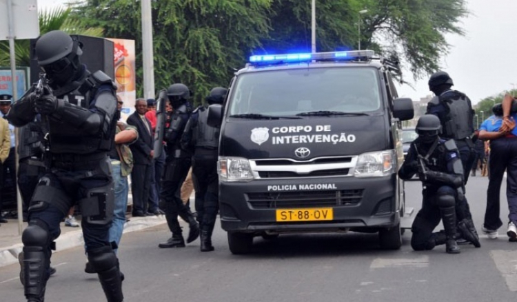Vinte detidos e armas e drogas apreendidas em megaoperação na Praia