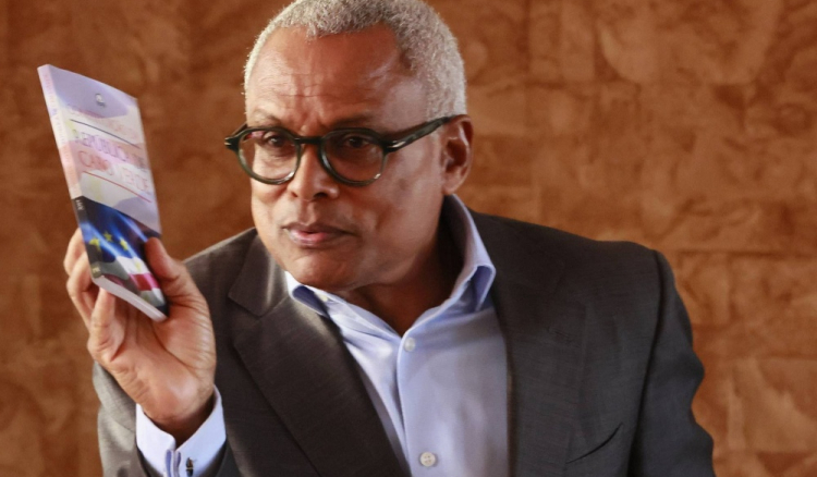 "Constitui&ccedil;&atilde;o e Direitos de Participa&ccedil;&atilde;o" foi tema de Aula Magna do PR no Mindelo