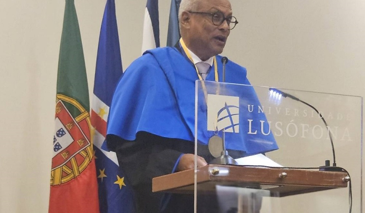 Agraciado “Honoris Causa” pela Lusófona de Lisboa, PR alerta para perigo dos extremismos
