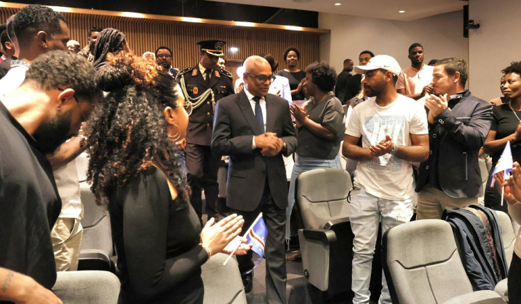 Jos&eacute; Maria Neves come&ccedil;a Presid&ecirc;ncia na Di&aacute;spora com estudantes no Norte de Portugal