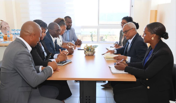 Maio: PR apela a “cooperação mais estreita” entre Governo e autarquia