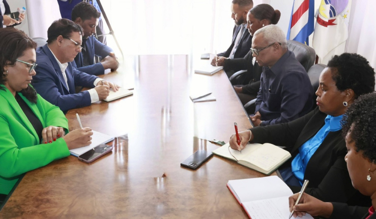 Sal: Turismo, habita&ccedil;&atilde;o social e descentraliza&ccedil;&atilde;o no centro da agenda de Jos&eacute; Maria Neves