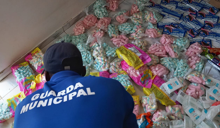 Guarda Municipal da Praia faz apreensão de produtos fora de prazo consumidos maioritariamente por crianças