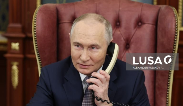 Putin e Trump discutem por telefone tensões no Médio Oriente e negociações na Ucrânia