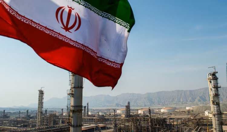 Pre&ccedil;o do petr&oacute;leo dispara ap&oacute;s ataques a refinarias iranianas
